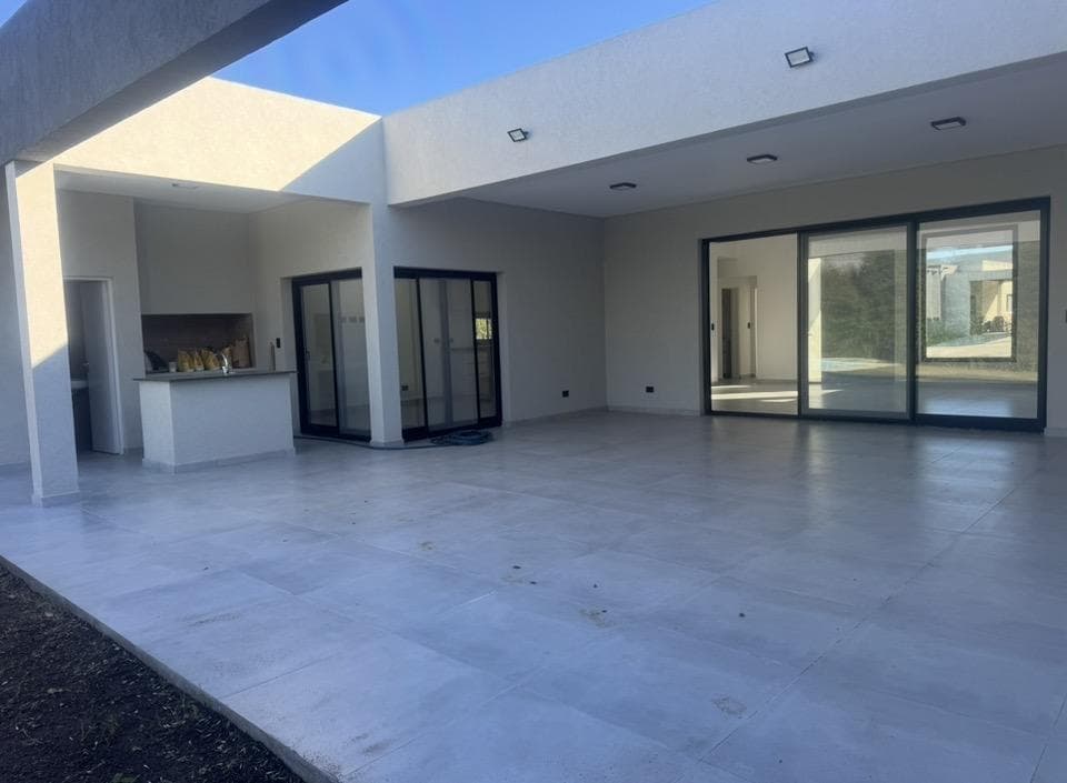 House in the San Matias neighborhood with 6 rooms