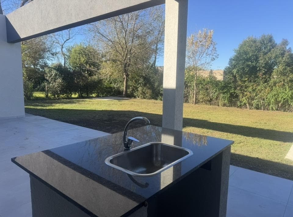 House in the San Matias neighborhood with 6 rooms