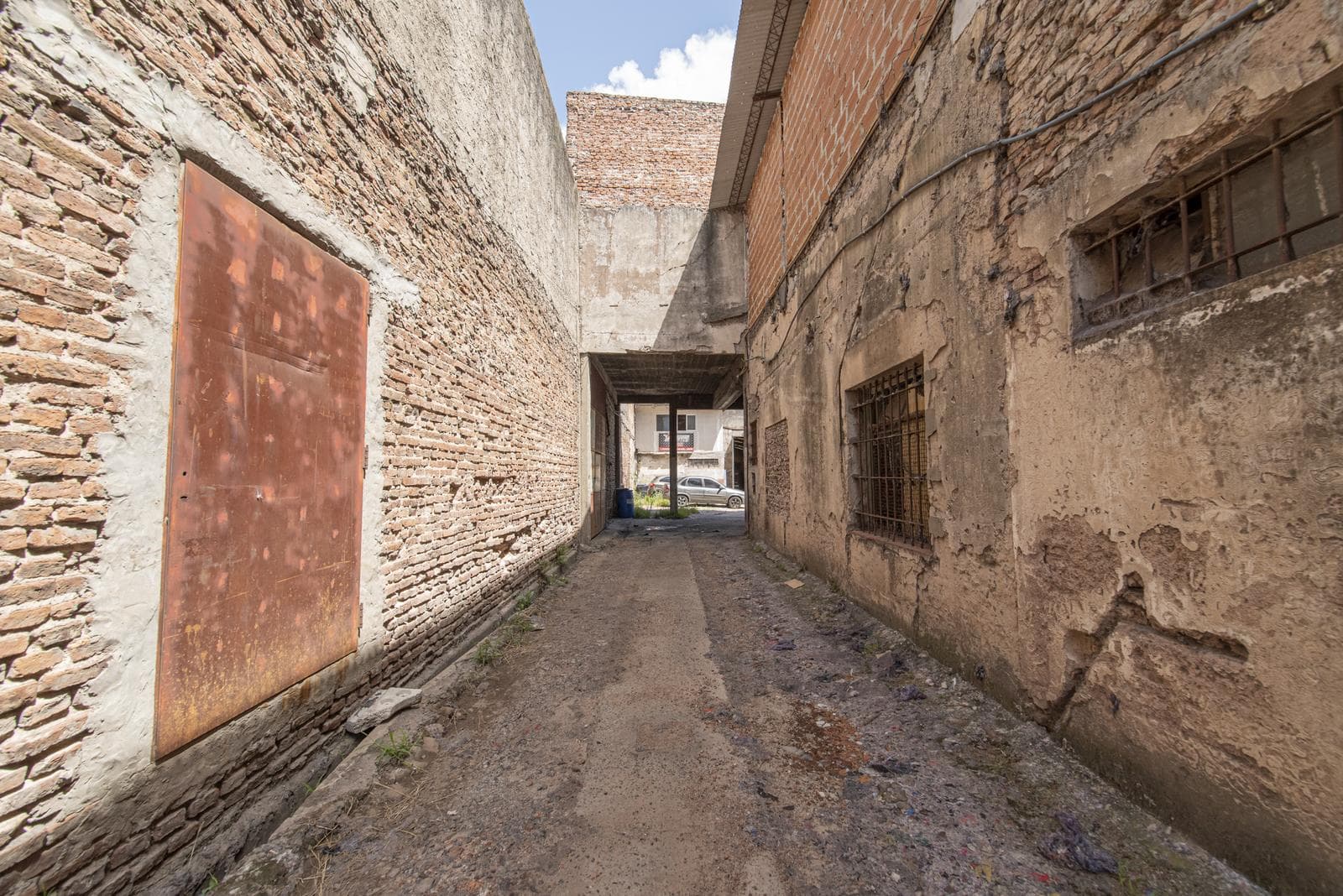 LARGE WAREHOUSE on San Martin Avenue in Caseros