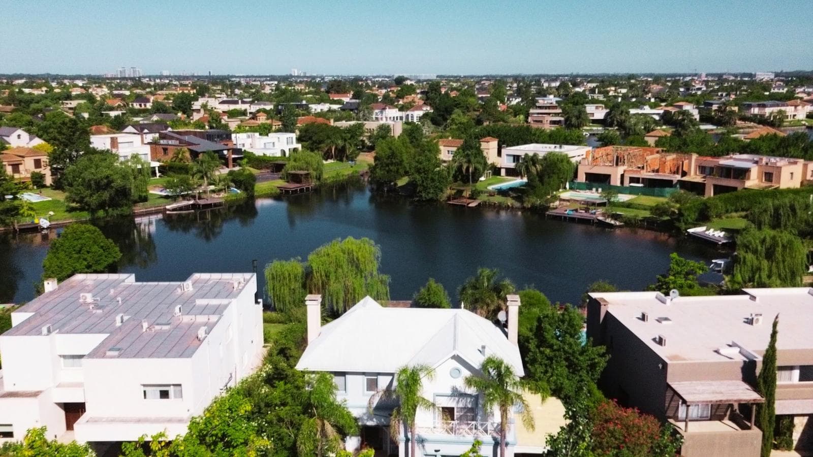 House for Rent in the Los Castores Neighborhood of Nordelta, Near the Lagoon