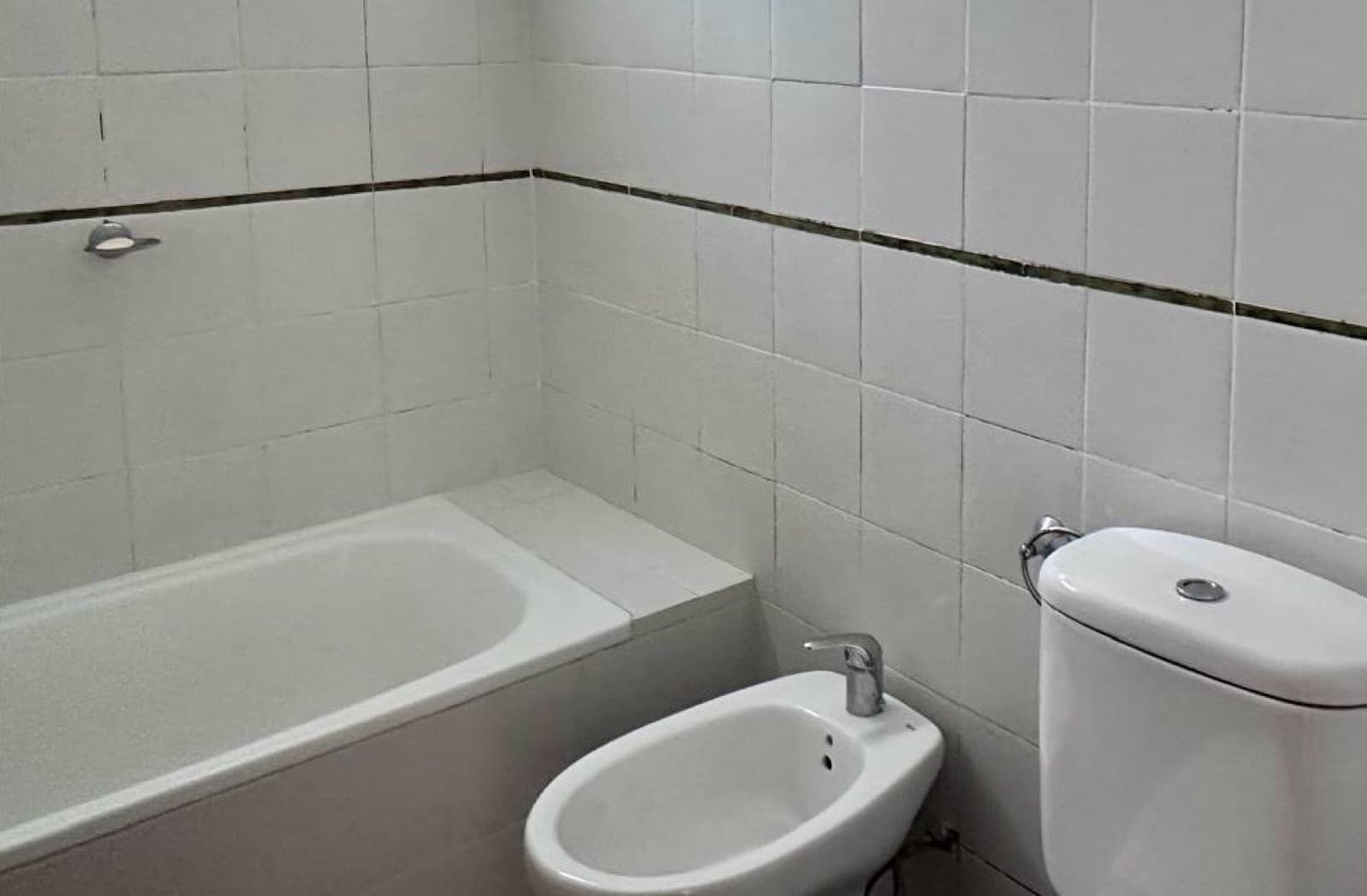 Apartment for rent in the university district: 60th and 8th. 1 bedroom
