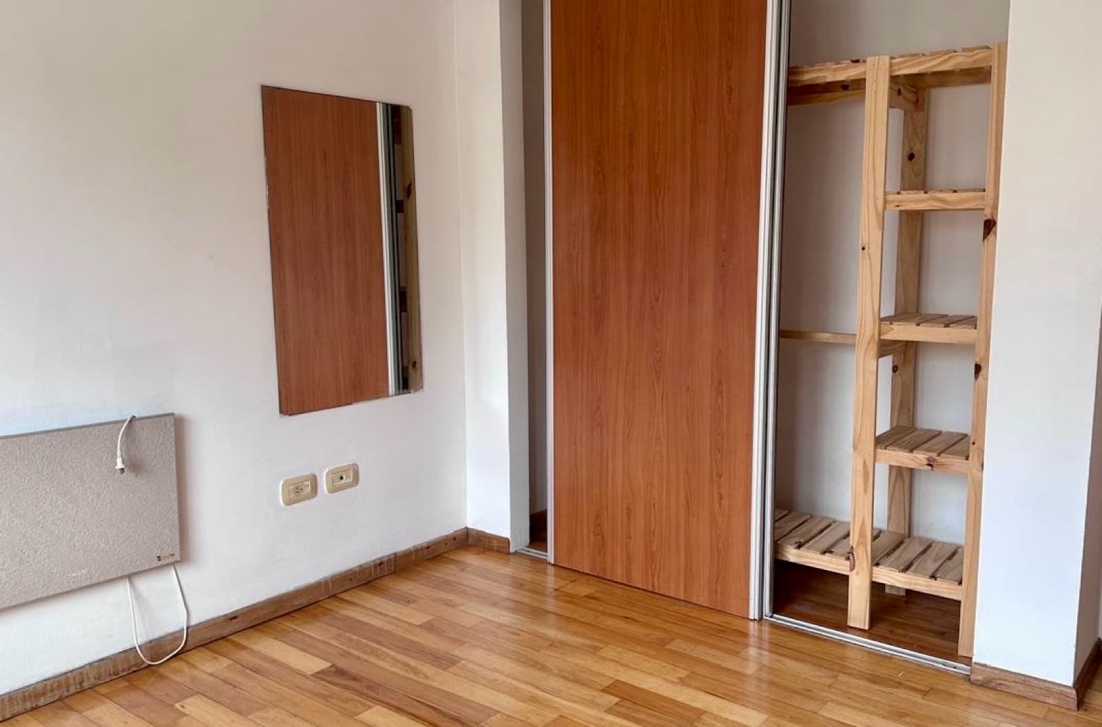 Apartment for rent in the university district: 60th and 8th. 1 bedroom