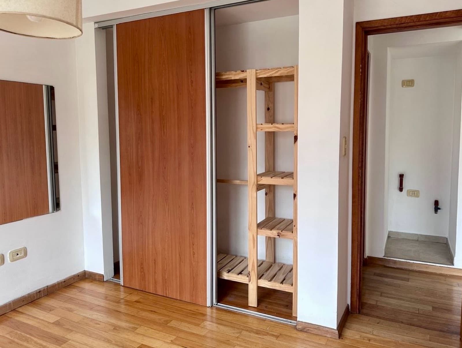 Apartment for rent in the university district: 60th and 8th. 1 bedroom