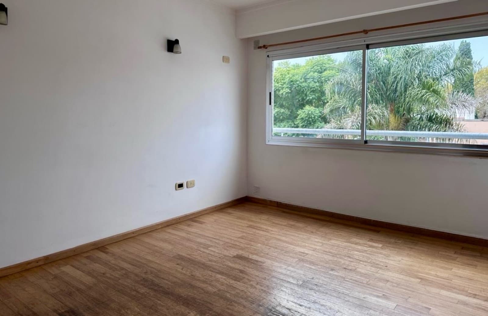 Apartment for rent in the university district: 60th and 8th. 1 bedroom