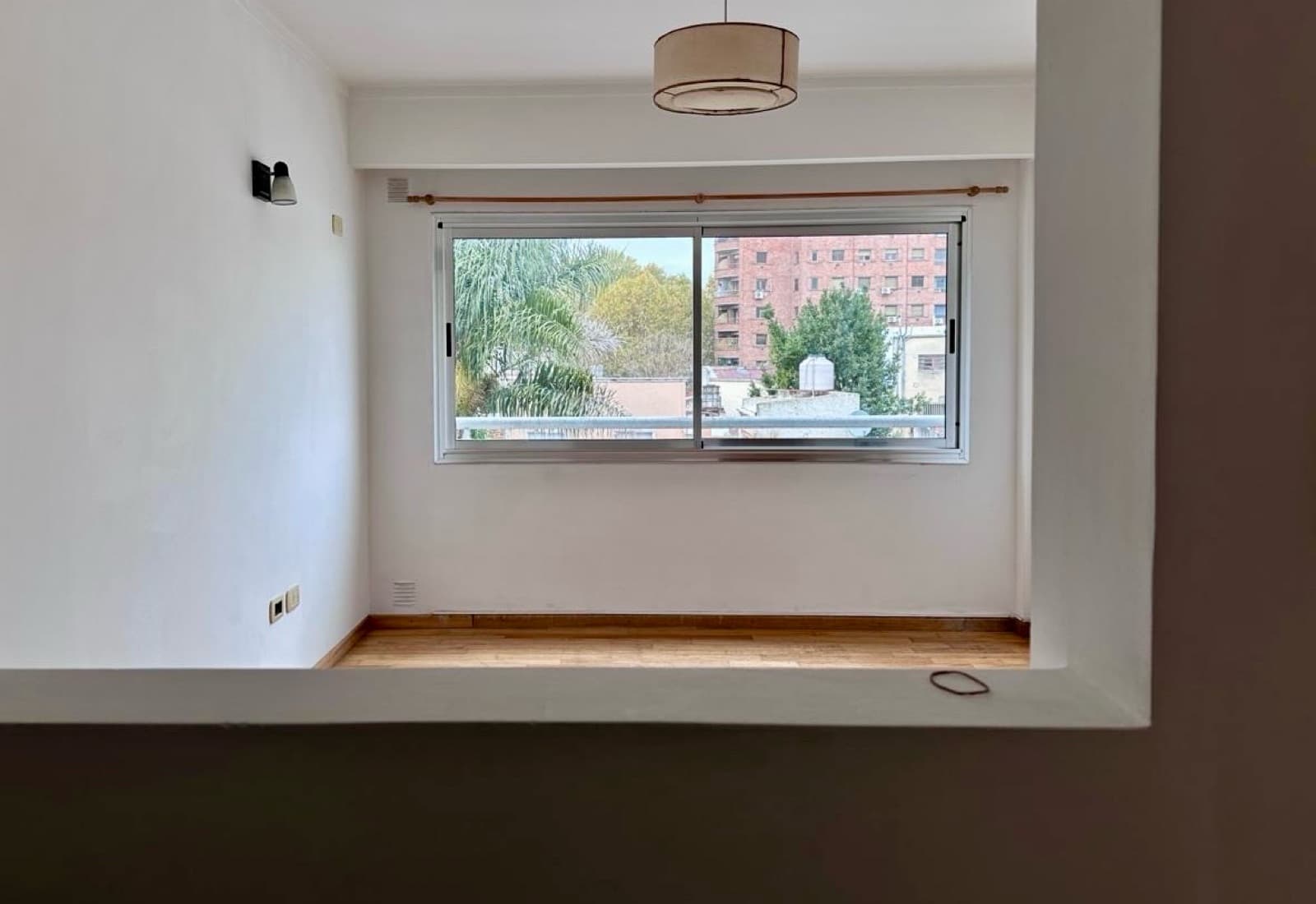 Apartment for rent in the university district: 60th and 8th. 1 bedroom