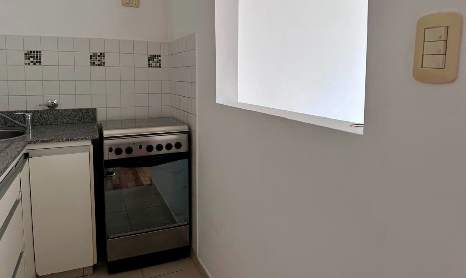 Apartment for rent in the university district: 60th and 8th. 1 bedroom