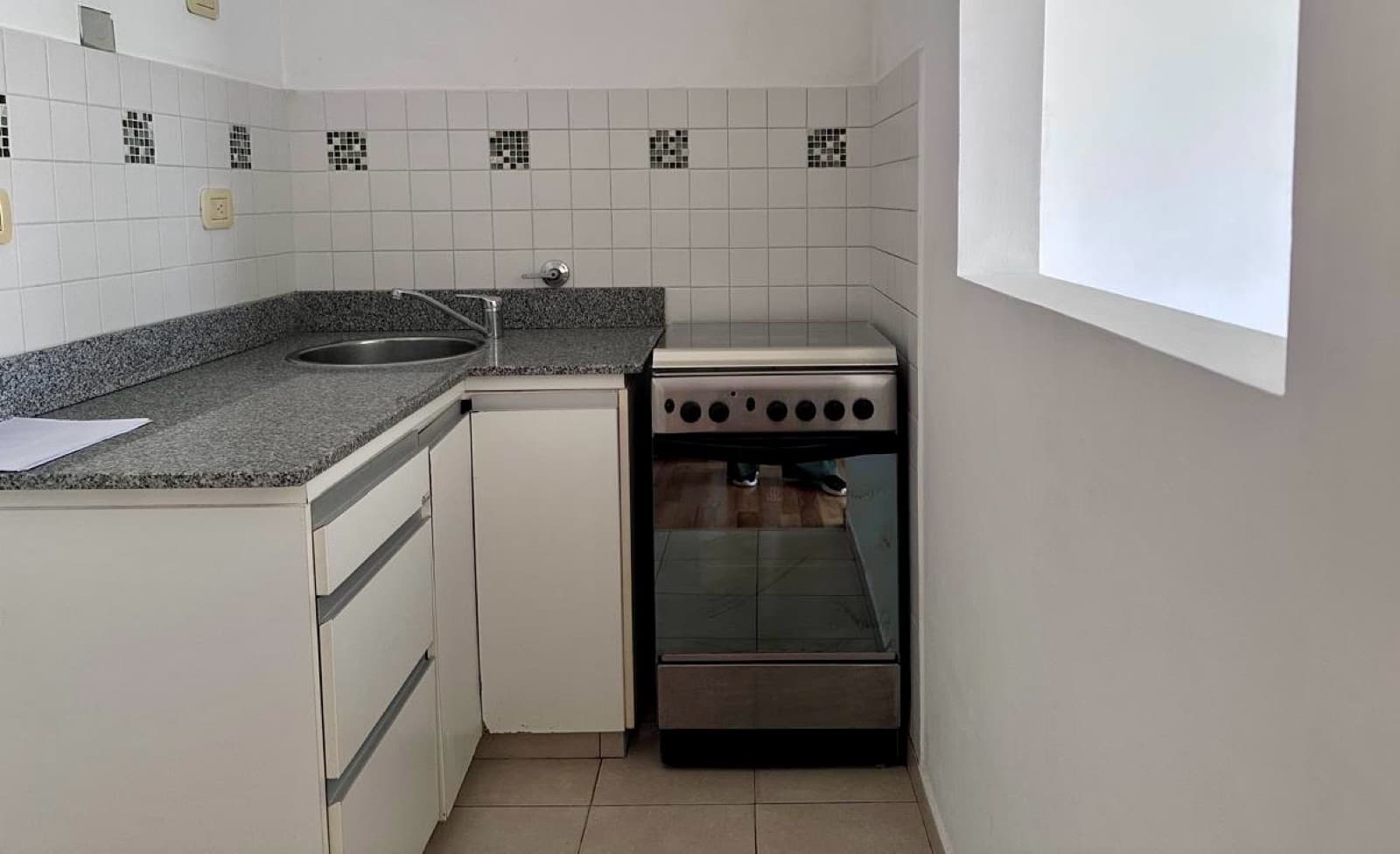 Apartment for rent in the university district: 60th and 8th. 1 bedroom