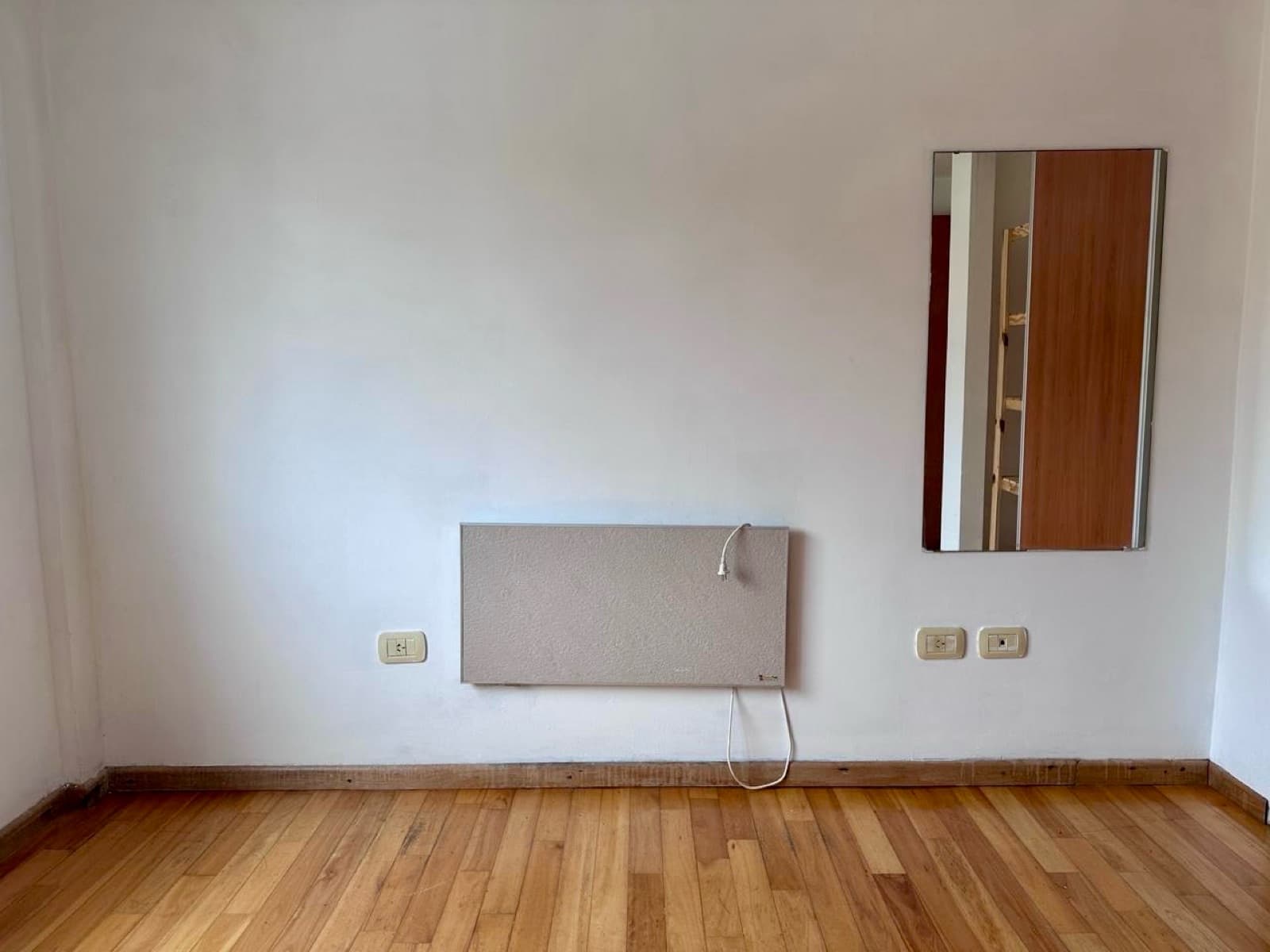 Apartment for rent in the university district: 60th and 8th. 1 bedroom