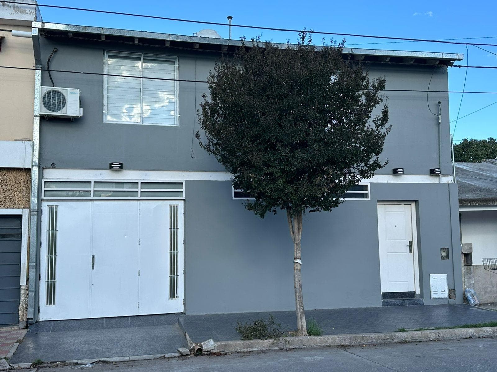 House for Sale: 3 Bedrooms, San Fernando Neighborhood