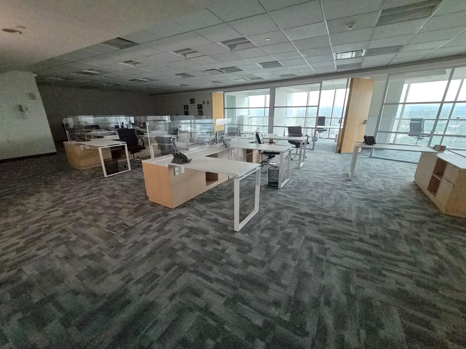 Furnished office for rent in Lomas de Chapultepec.