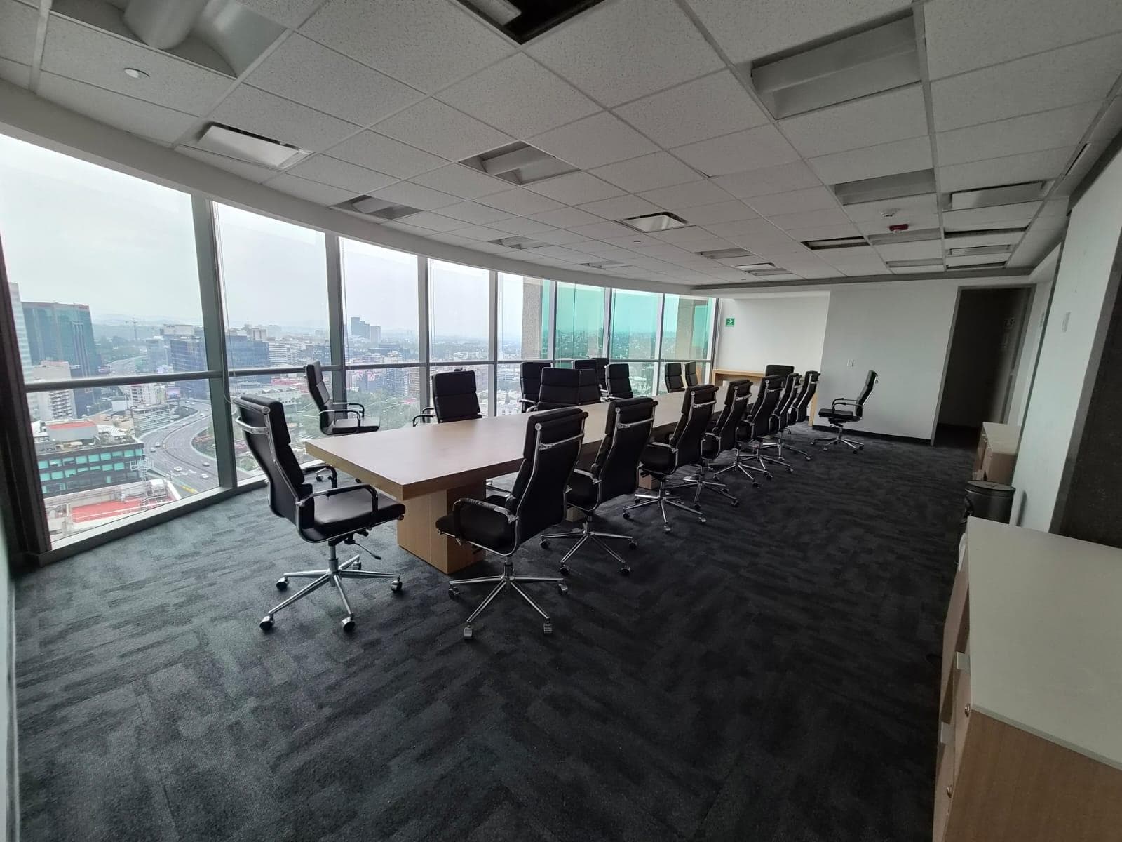Furnished office for rent in Lomas de Chapultepec.