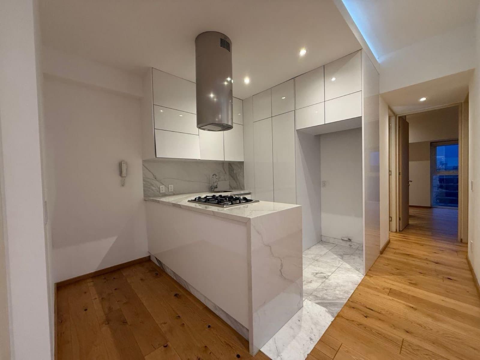 Apartment for sale at Icon San Angel: 2 bedrooms, 2 bathrooms, 2 parking spaces, amenities, security