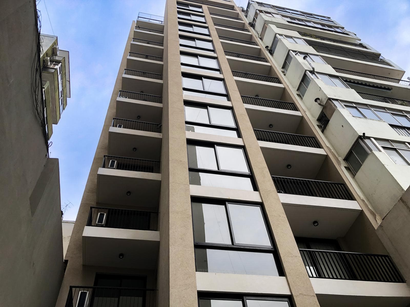 Studio apartment with balcony and amenities - For Rent