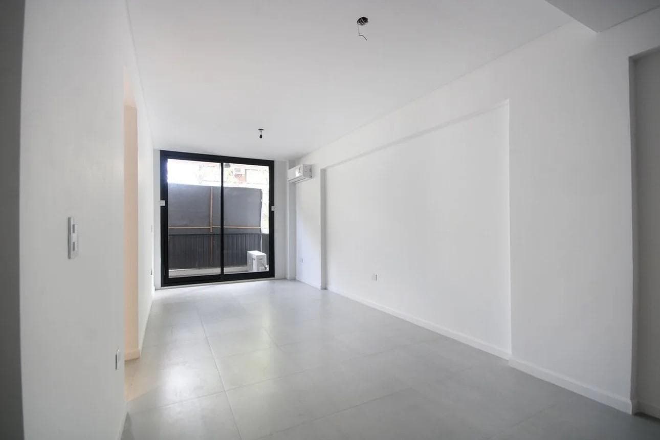 Studio apartment with balcony and amenities - For Rent