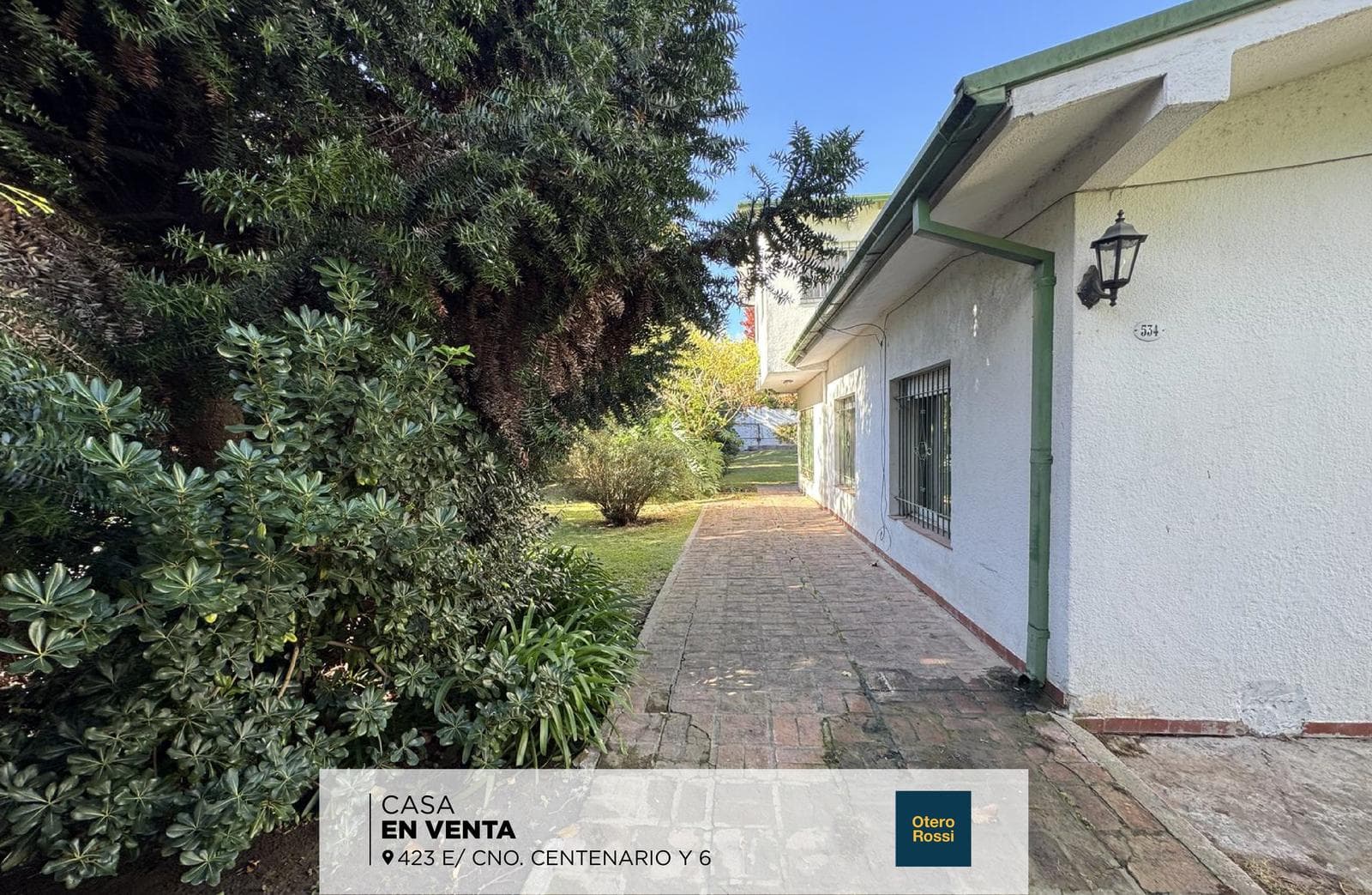 House for sale in Villa Elisa, La Plata: 423 between 6th Street and Camino Centenario. TWO LOTS. BANK-APPROVED