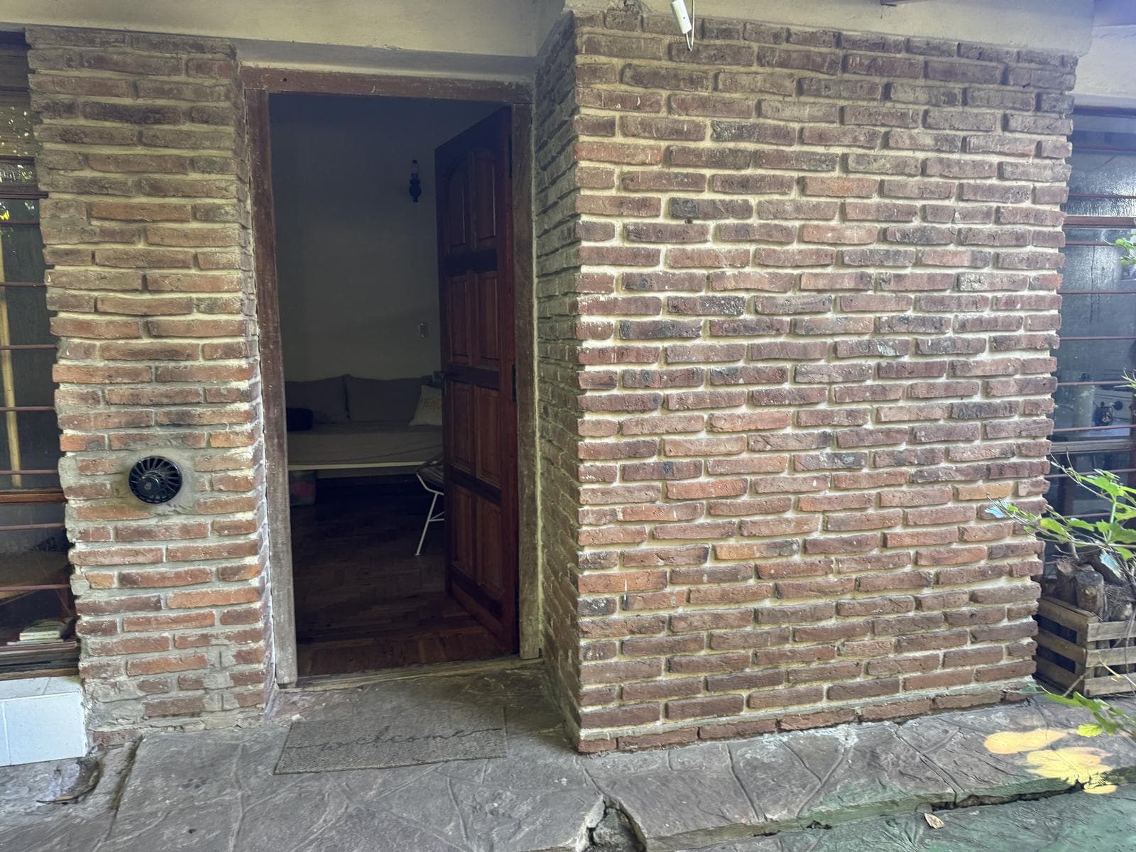 House for sale in Villa Elisa, La Plata: 423 between 6th Street and Camino Centenario. TWO LOTS. BANK-APPROVED