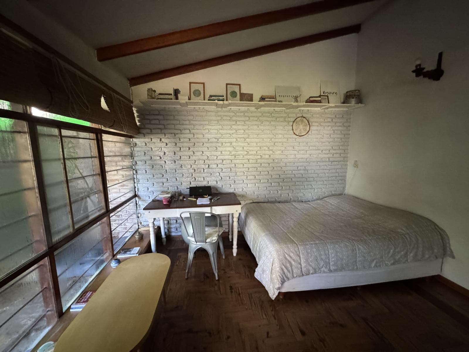 House for sale in Villa Elisa, La Plata: 423 between 6th Street and Camino Centenario. TWO LOTS. BANK-APPROVED