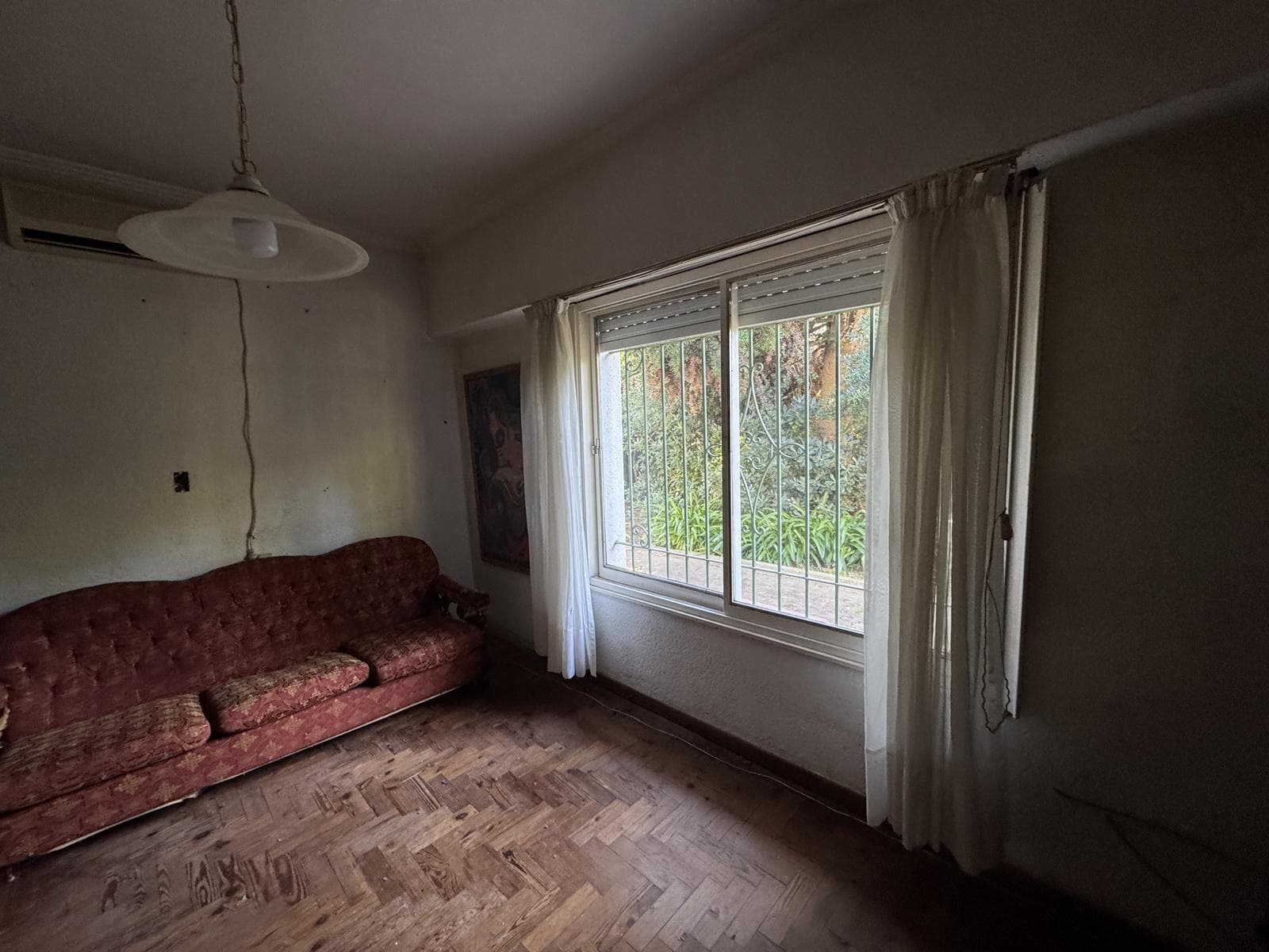 House for sale in Villa Elisa, La Plata: 423 between 6th Street and Camino Centenario. TWO LOTS. BANK-APPROVED