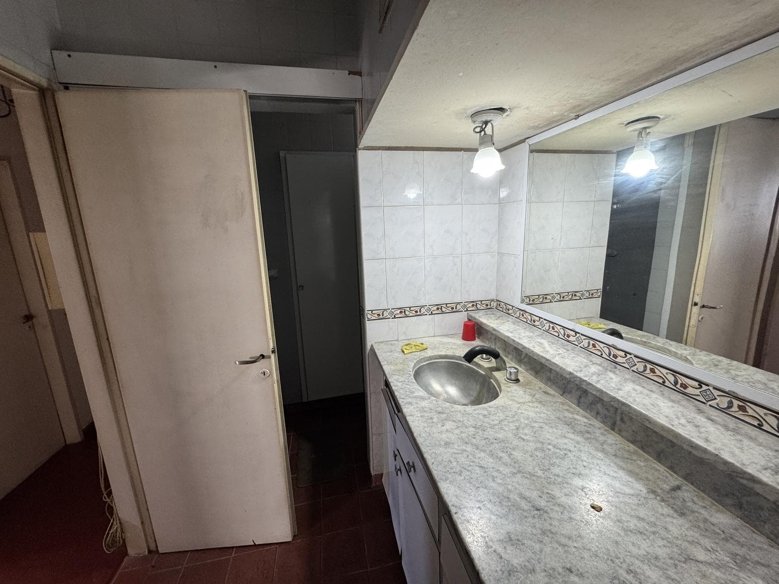 House for sale in Villa Elisa, La Plata: 423 between 6th Street and Camino Centenario. TWO LOTS. BANK-APPROVED