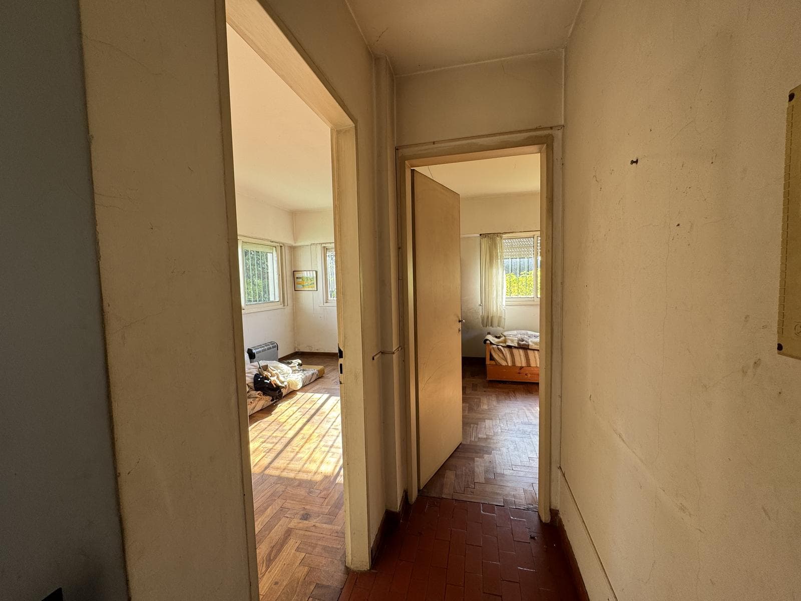 House for sale in Villa Elisa, La Plata: 423 between 6th Street and Camino Centenario. TWO LOTS. BANK-APPROVED