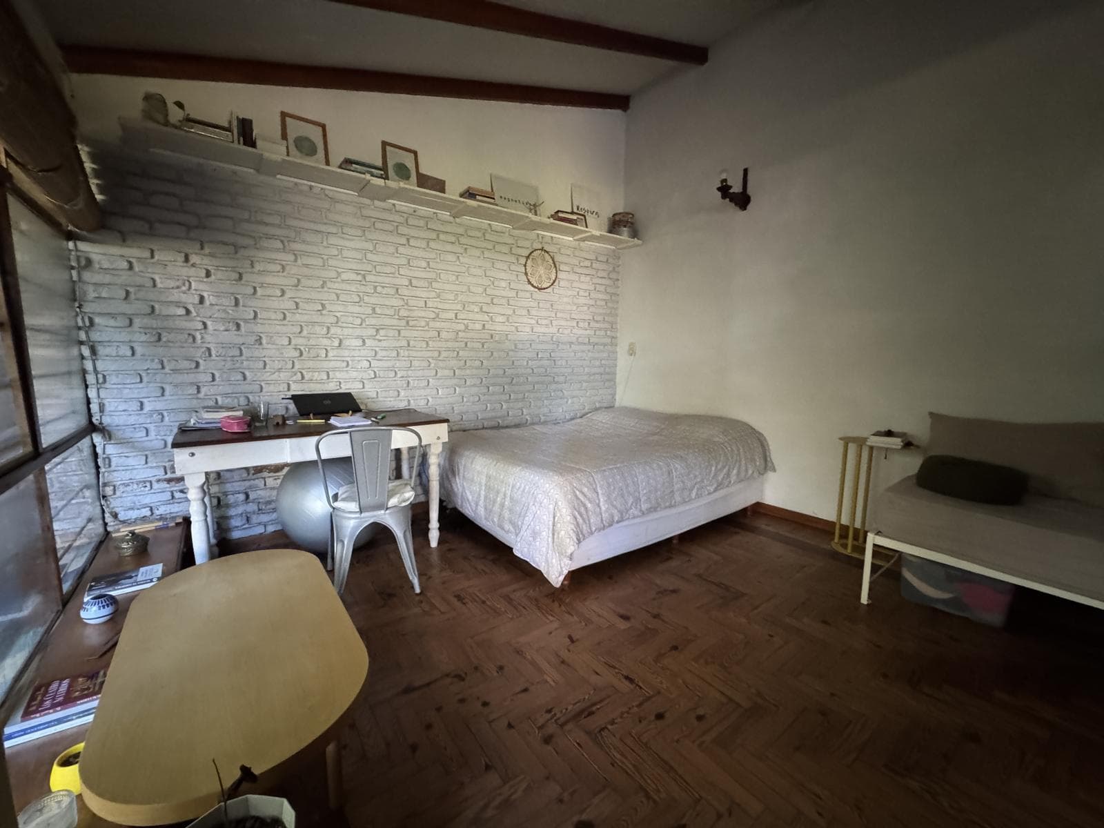 House for sale in Villa Elisa, La Plata: 423 between 6th Street and Camino Centenario. TWO LOTS. BANK-APPROVED