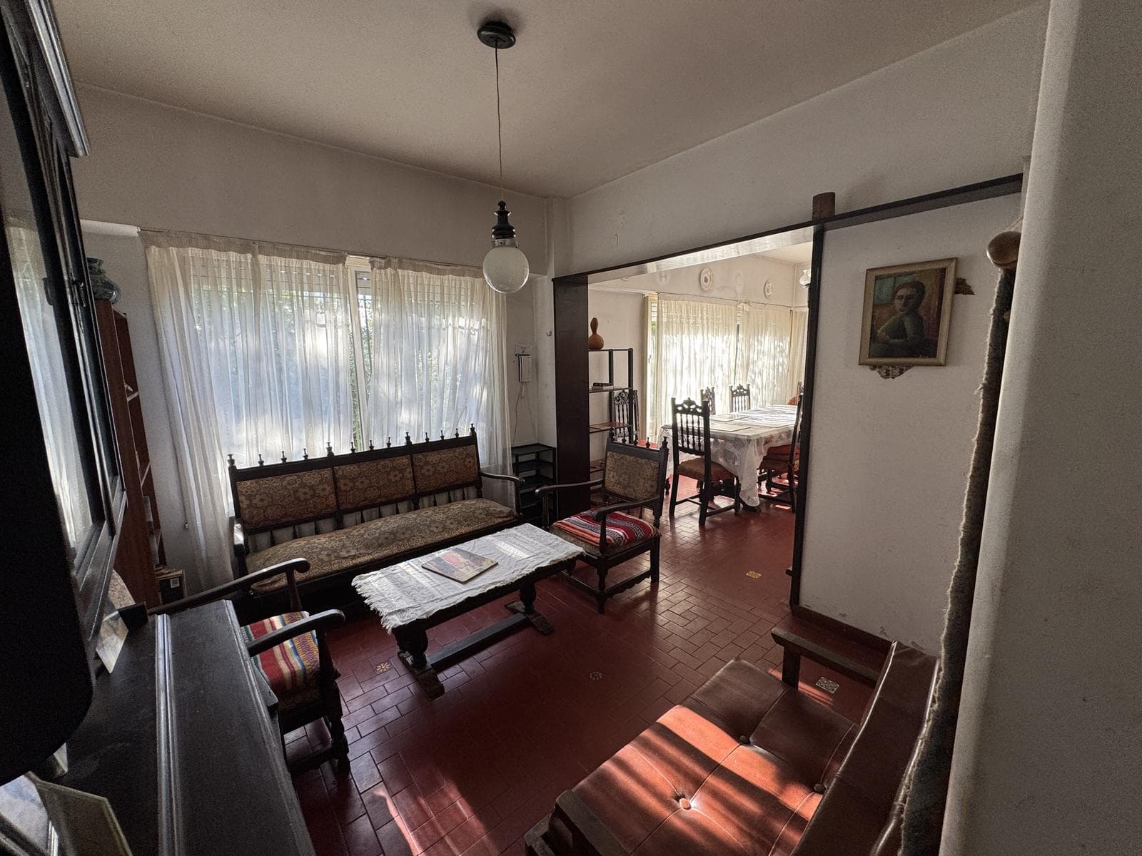 House for sale in Villa Elisa, La Plata: 423 between 6th Street and Camino Centenario. TWO LOTS. BANK-APPROVED
