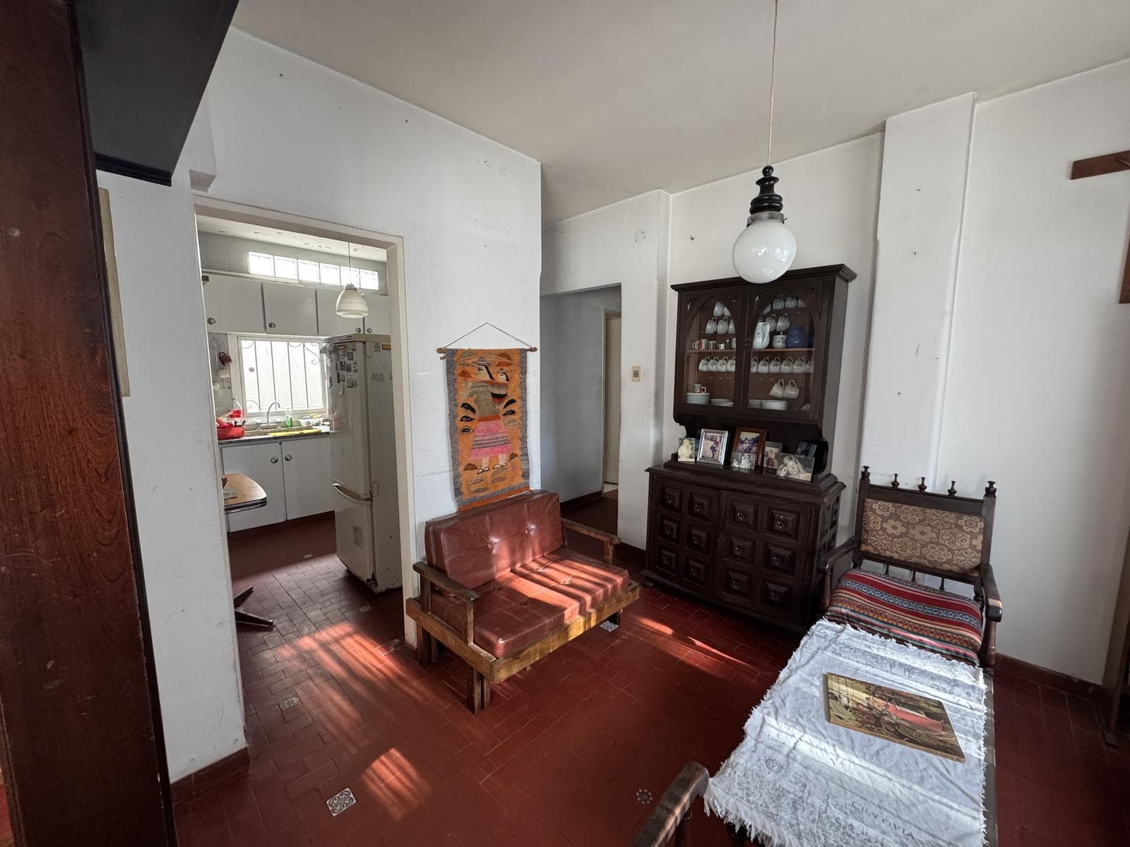 House for sale in Villa Elisa, La Plata: 423 between 6th Street and Camino Centenario. TWO LOTS. BANK-APPROVED