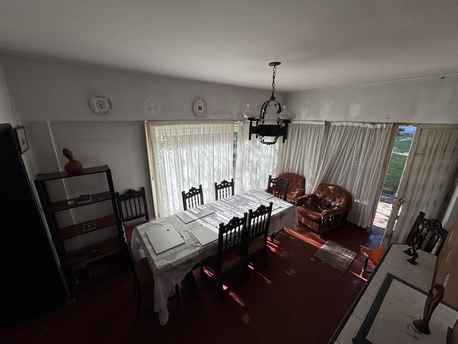 House for sale in Villa Elisa, La Plata: 423 between 6th Street and Camino Centenario. TWO LOTS. BANK-APPROVED