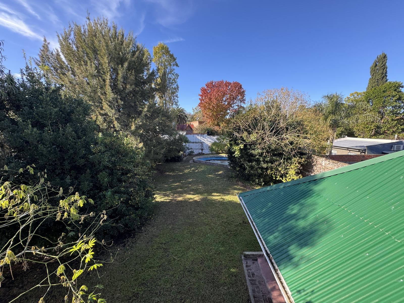 House for sale in Villa Elisa, La Plata: 423 between 6th Street and Camino Centenario. TWO LOTS. BANK-APPROVED