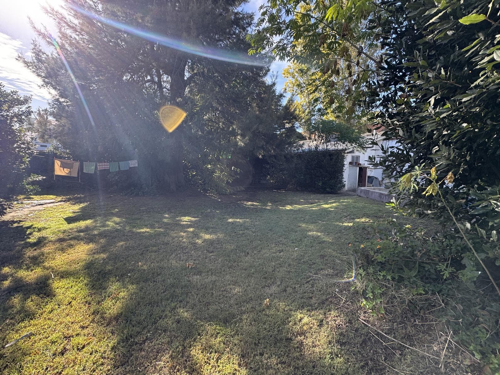 House for sale in Villa Elisa, La Plata: 423 between 6th Street and Camino Centenario. TWO LOTS. BANK-APPROVED