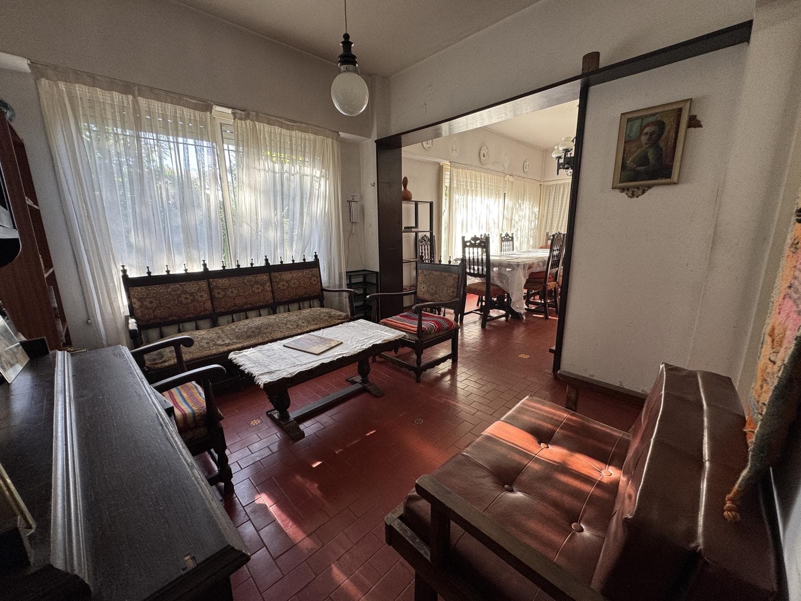 House for sale in Villa Elisa, La Plata: 423 between 6th Street and Camino Centenario. TWO LOTS. BANK-APPROVED