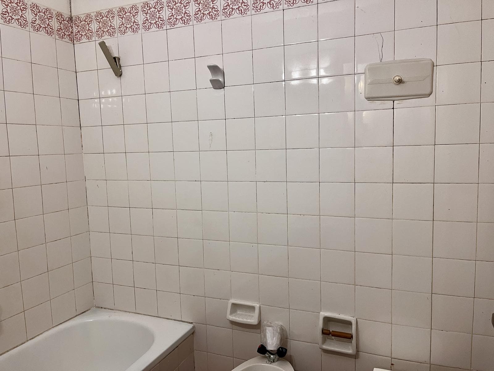 2-Bedroom Apartment for Sale with Patio in Recoleta, Needs Renovation—IDEAL FOR INVESTORS