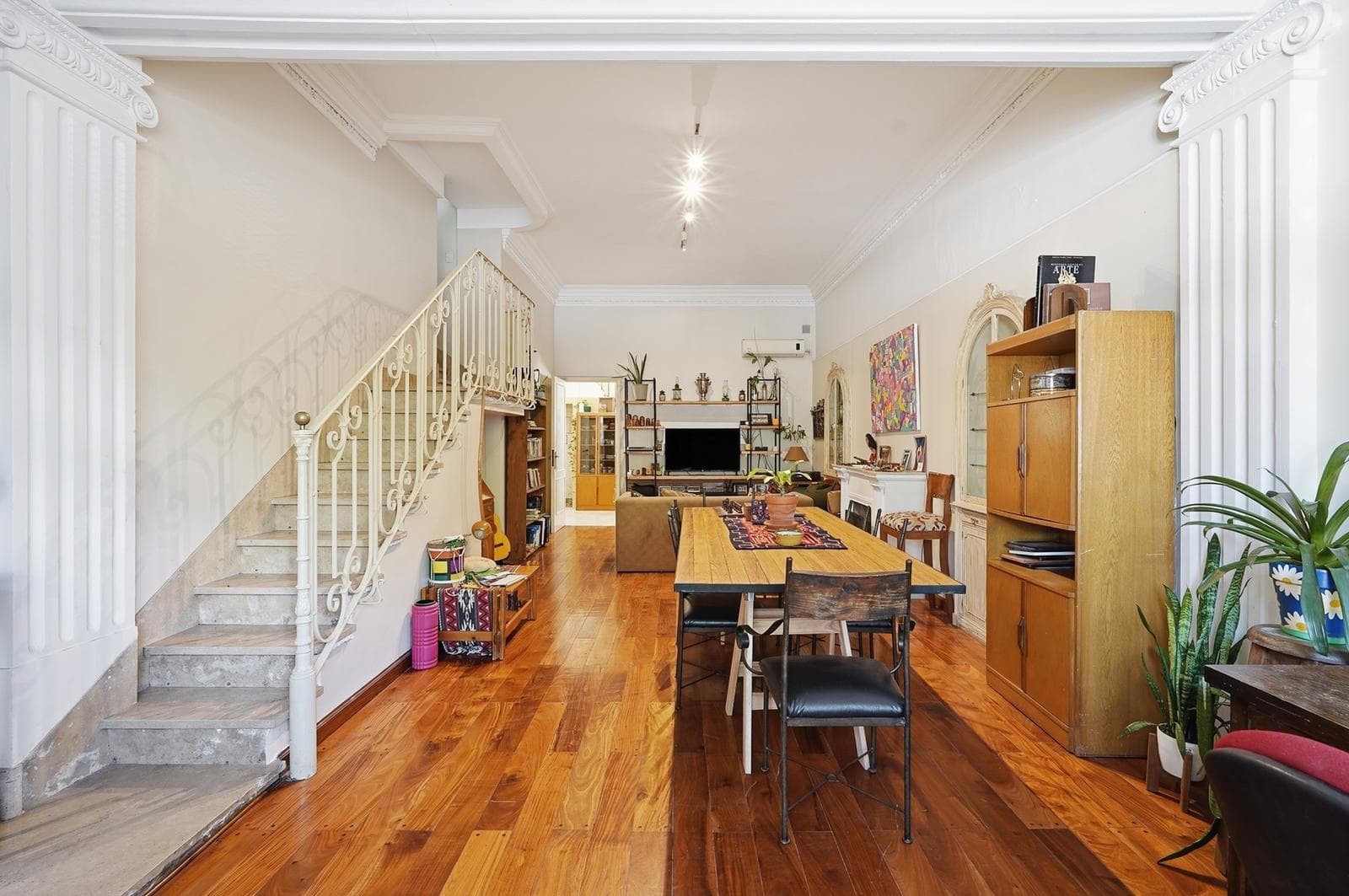 5-room apartment with no maintenance fees for sale in Villa del Parque