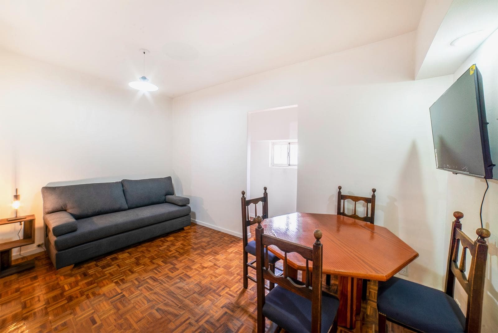 Furnished two-room apartment for short-term rent in Monserrat
