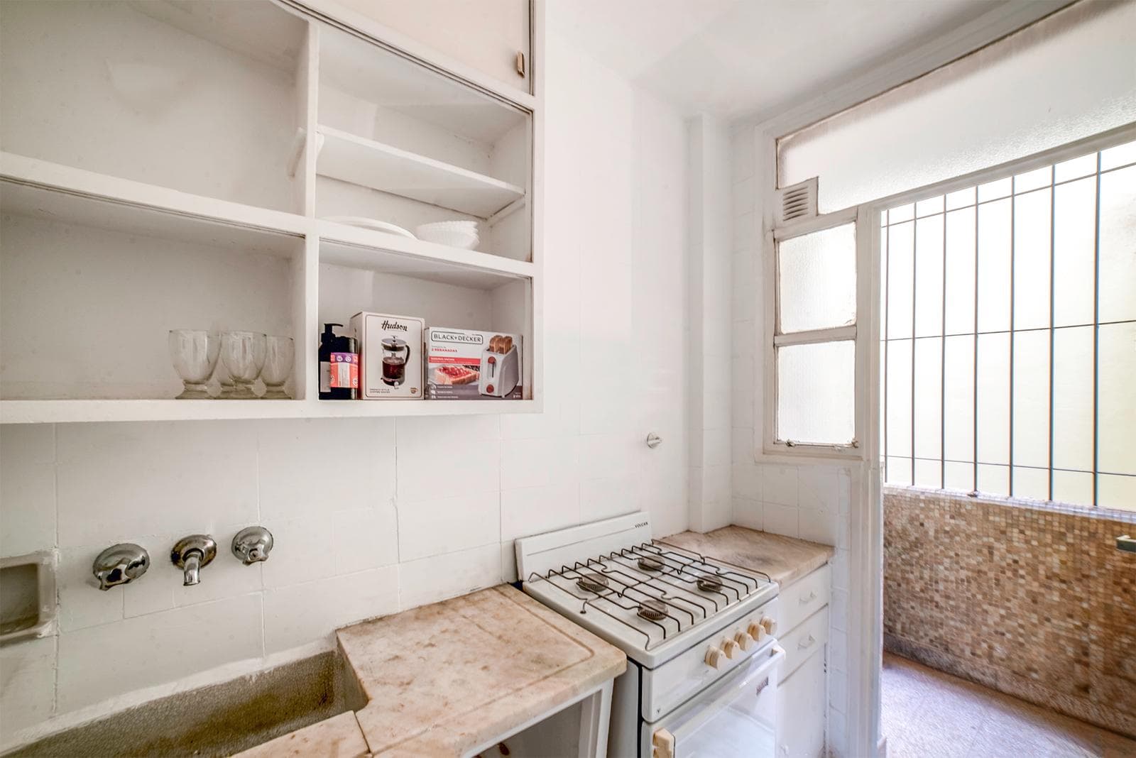 Furnished two-room apartment for short-term rent in Monserrat