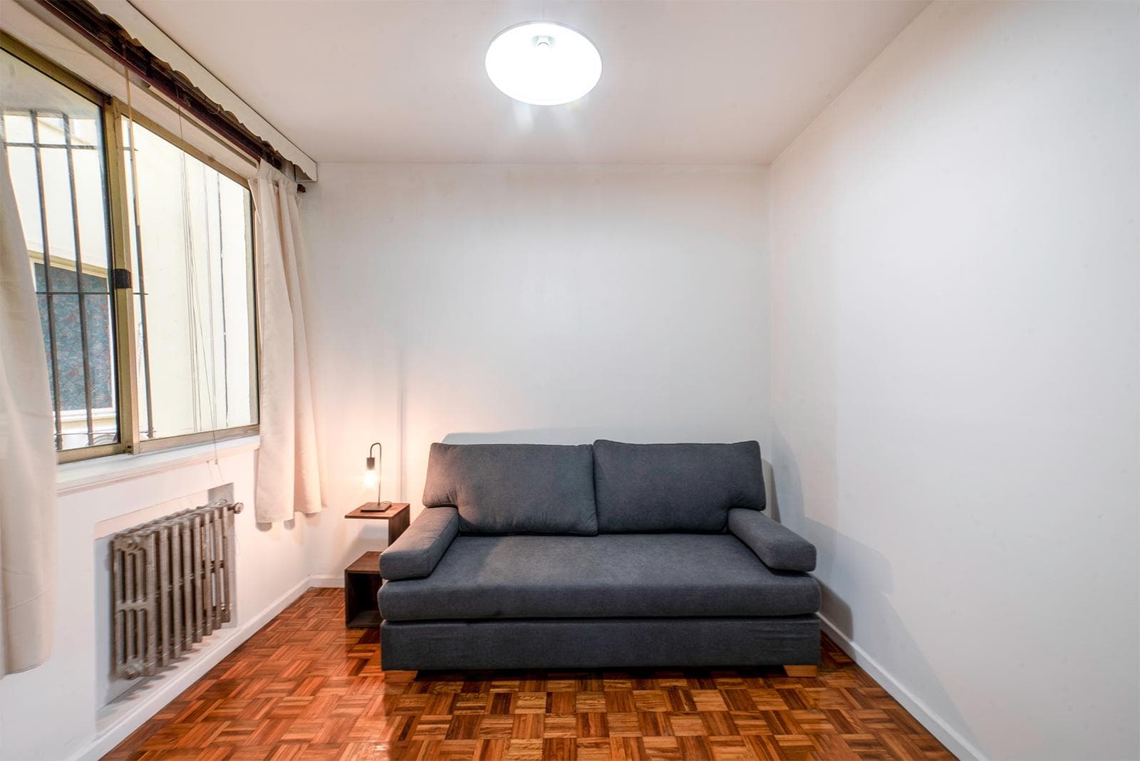 Furnished two-room apartment for short-term rent in Monserrat