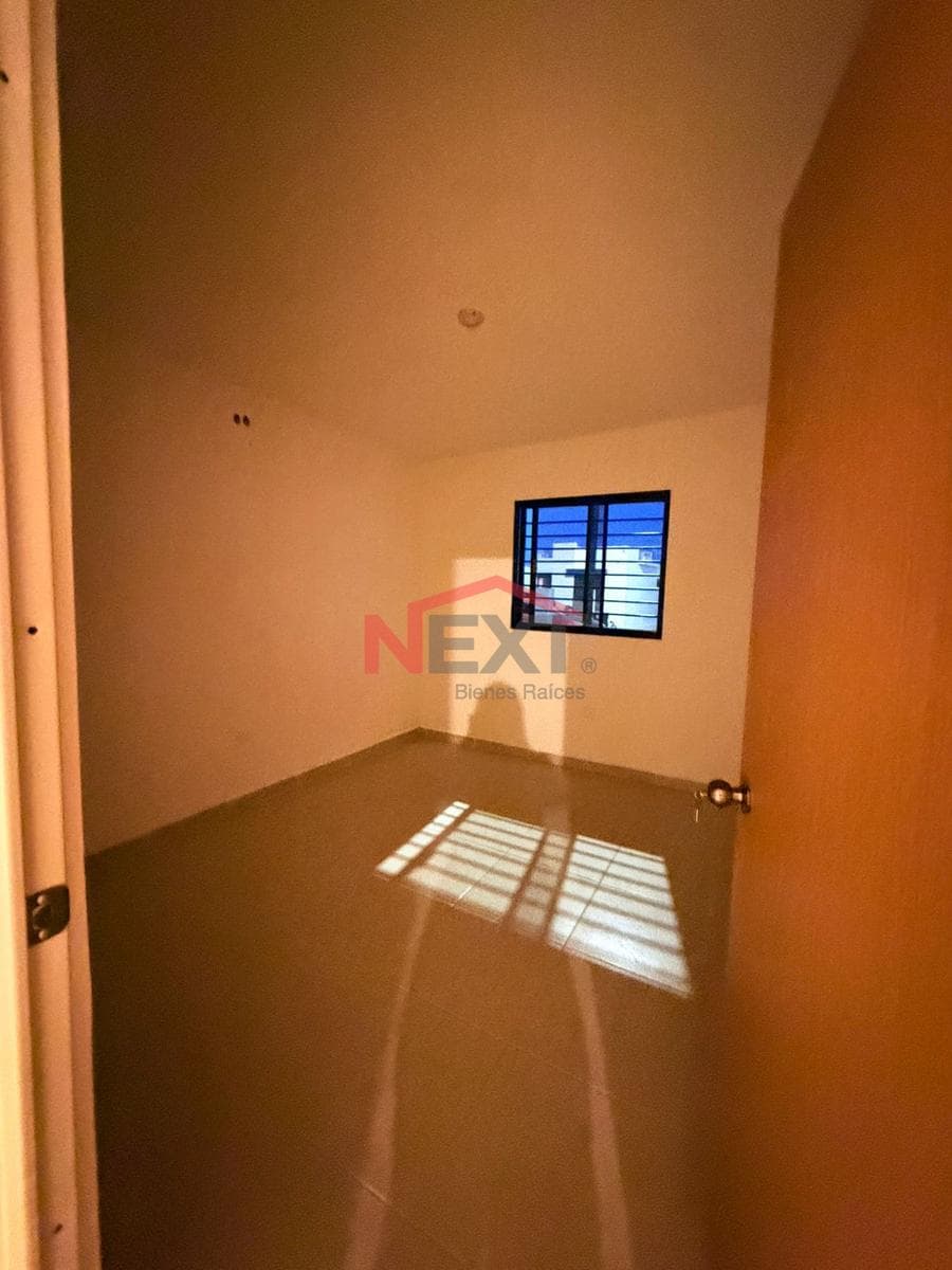 HOUSE FOR SALE IN THE RENACERES NEIGHBORHOOD