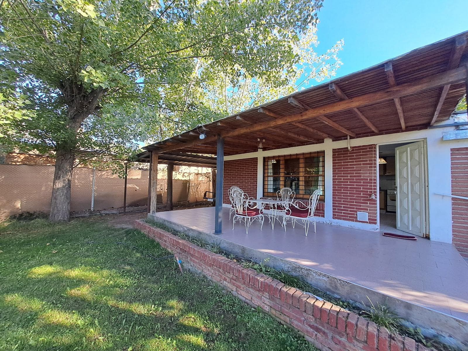 House with Pool—Eligible for Mortgage—Granja Lomas de Chacras Neighborhood