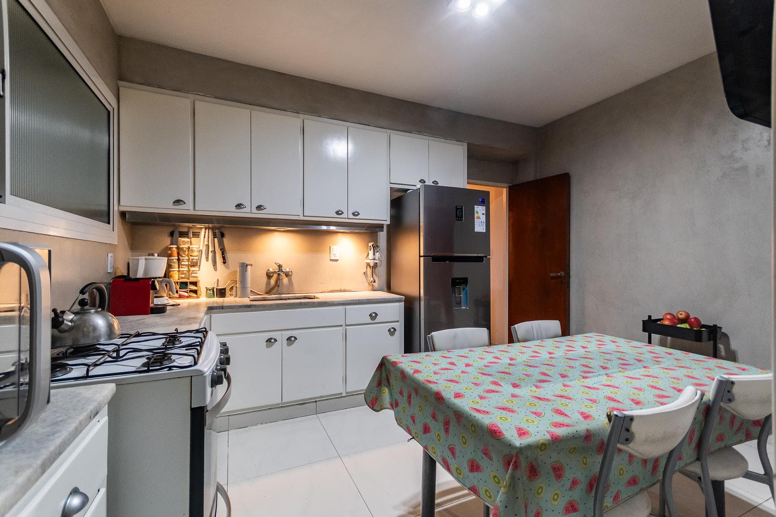 Spacious 4-room apartment for sale in Barrio Norte.