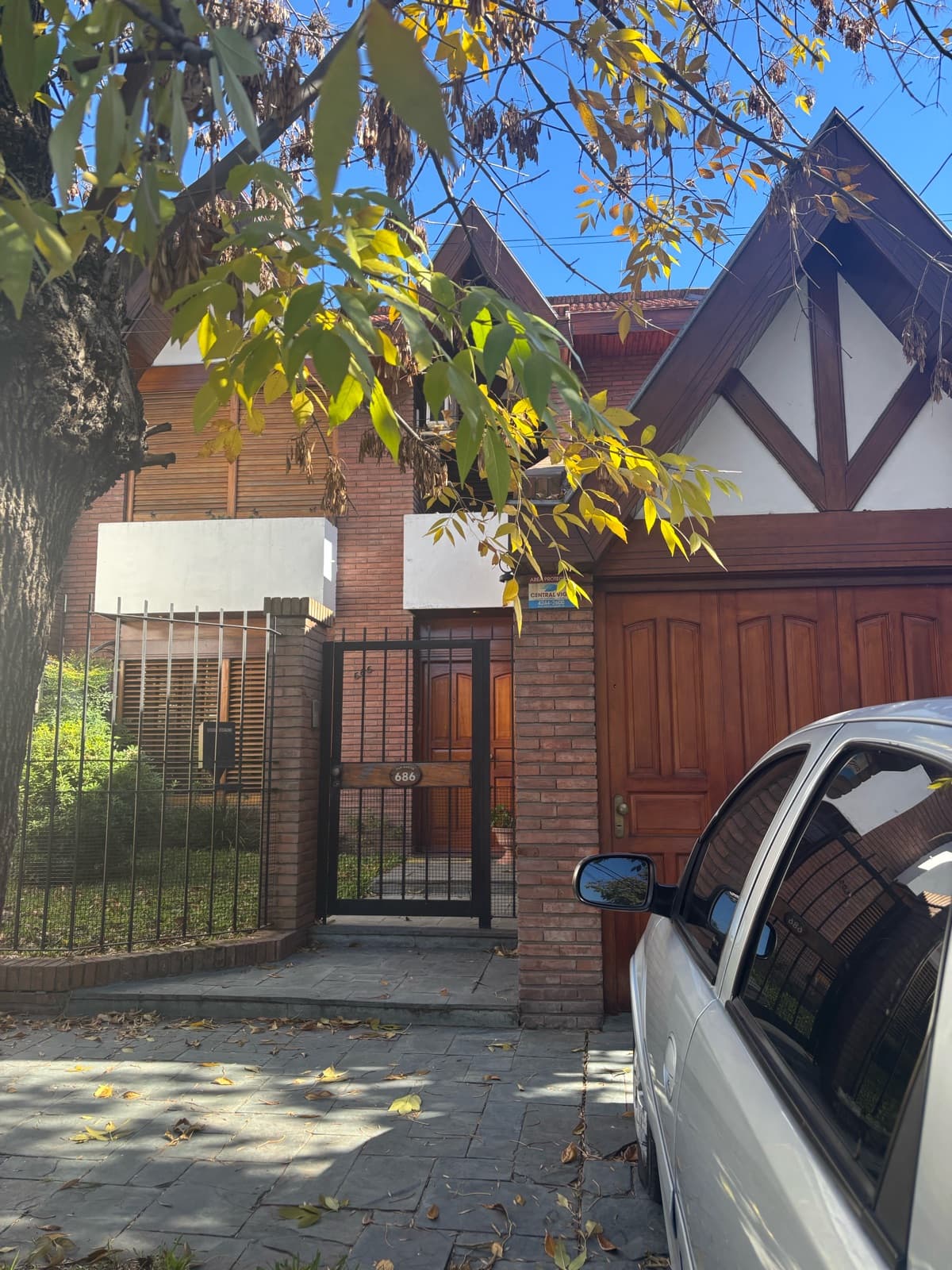 Casa 5 ambientes con patio en venta - Lomas De Zamora