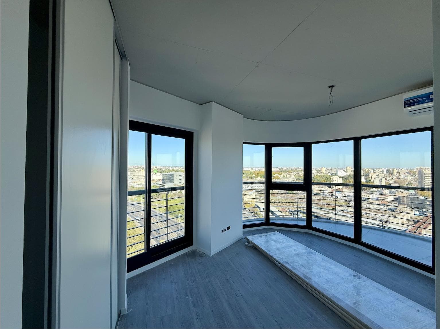 Brand-New 4-Room Apartment for Sale in Barracas