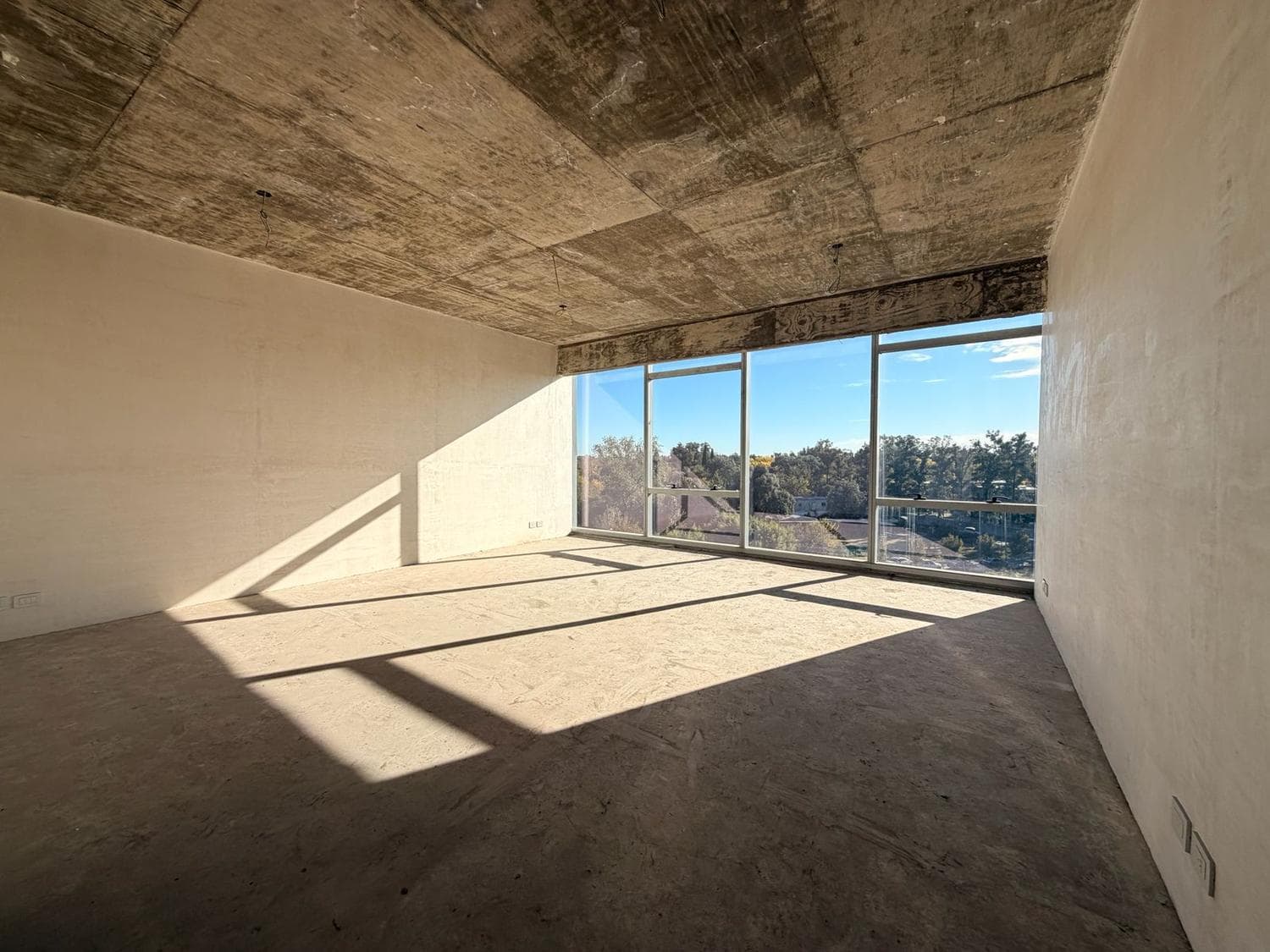 Office for RENT in a prestigious, high-end building in the best location in Pilar