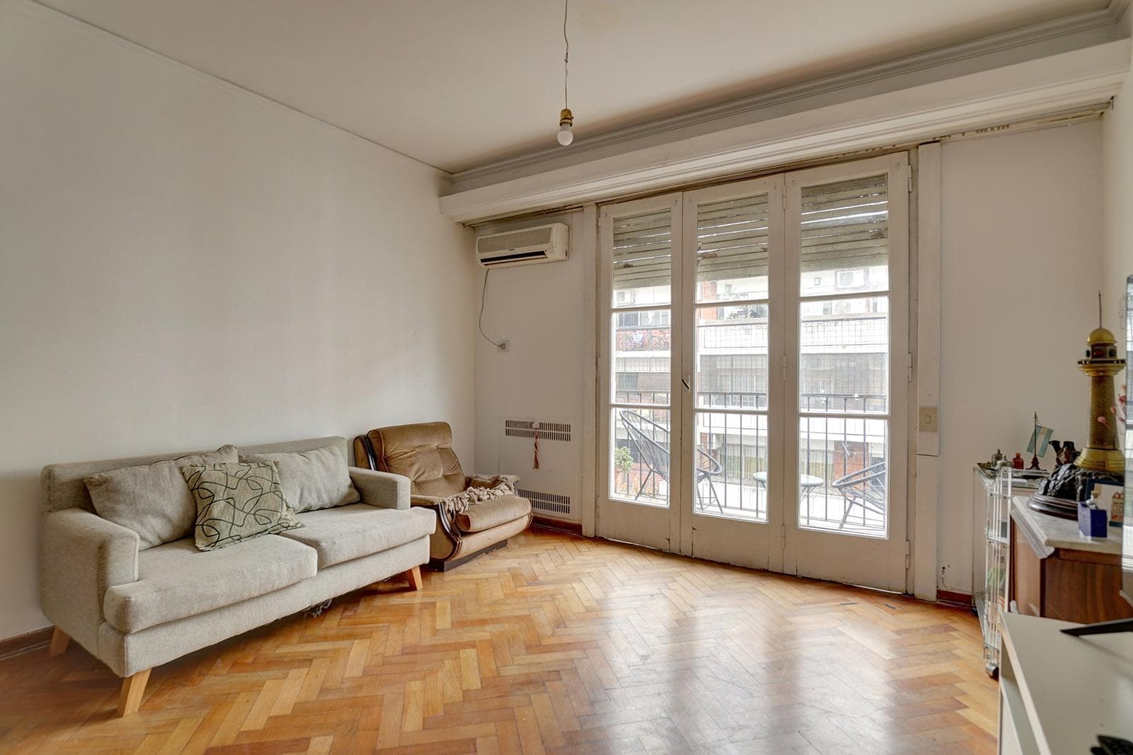 Venta Departamento 3 ambiente con dependencia, zona caballito norte.