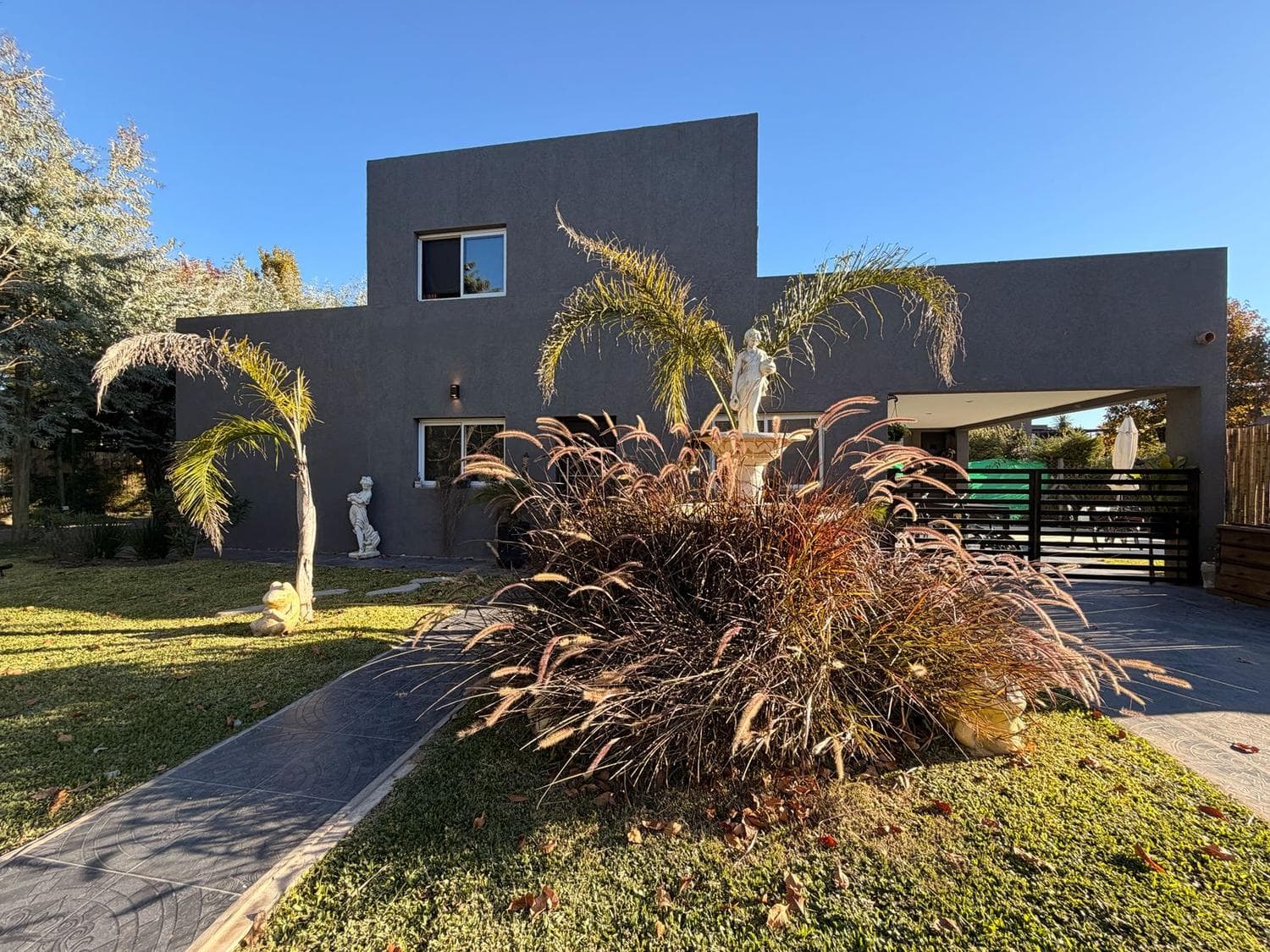 Modern three-bedroom house with a pool