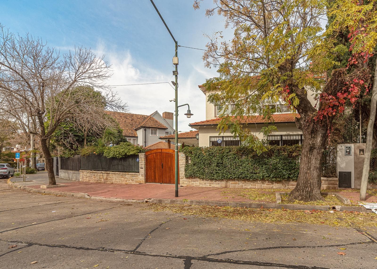 Venta Casa 5 ambientes Martinez Pileta Jardin Parrilla APTO CREDITO- PERMUTA-