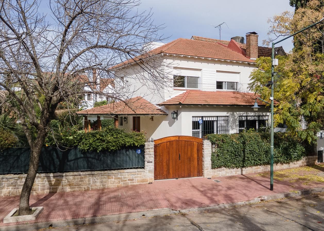 Venta Casa 5 ambientes Martinez Pileta Jardin Parrilla APTO CREDITO- PERMUTA-