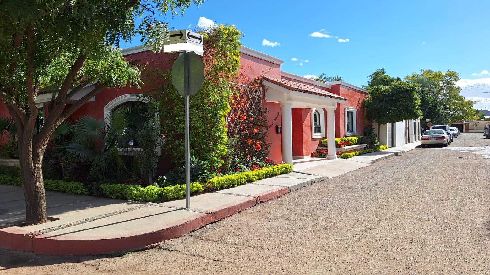 House for sale in Colonia Los Arcos.