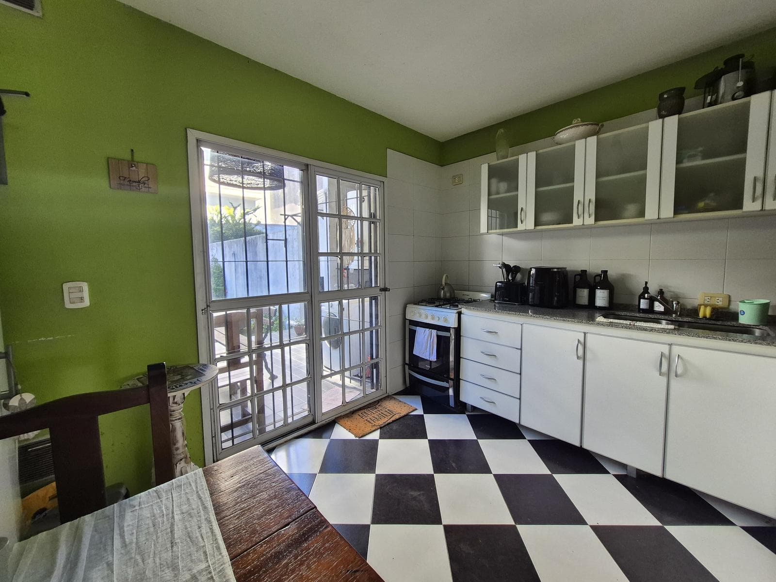 Triplex Apartment for Sale in Downtown Tigre with a Garden—NO MAINTENANCE FEES—Qualifies for Financing