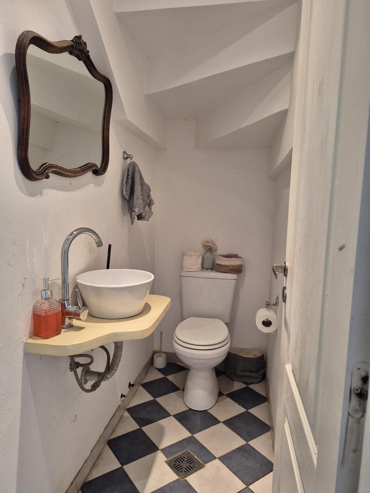 Triplex Apartment for Sale in Downtown Tigre with a Garden—NO MAINTENANCE FEES—Qualifies for Financing