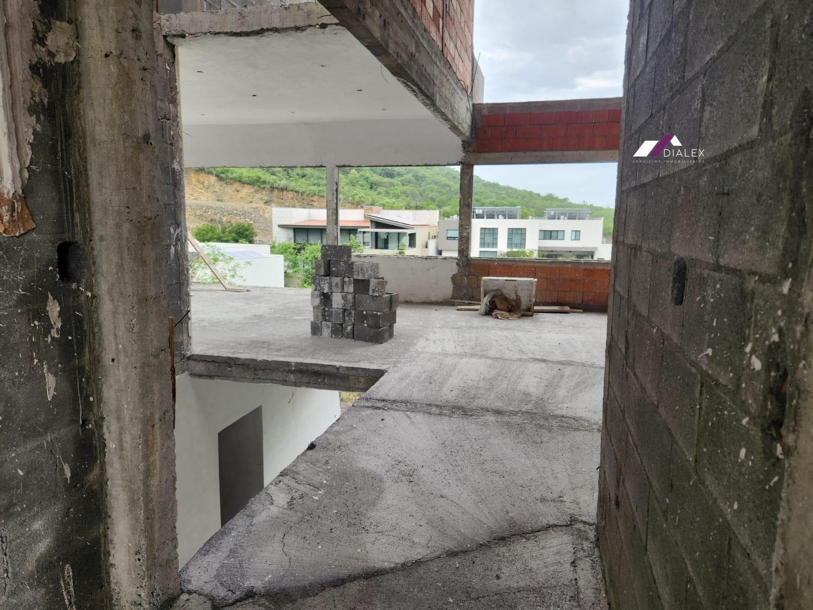 FOR SALE: 3-Story House in the LADERAS Subdivision, PRIVADA TAMARINDO - MONTERREY National Highway - 545 m2